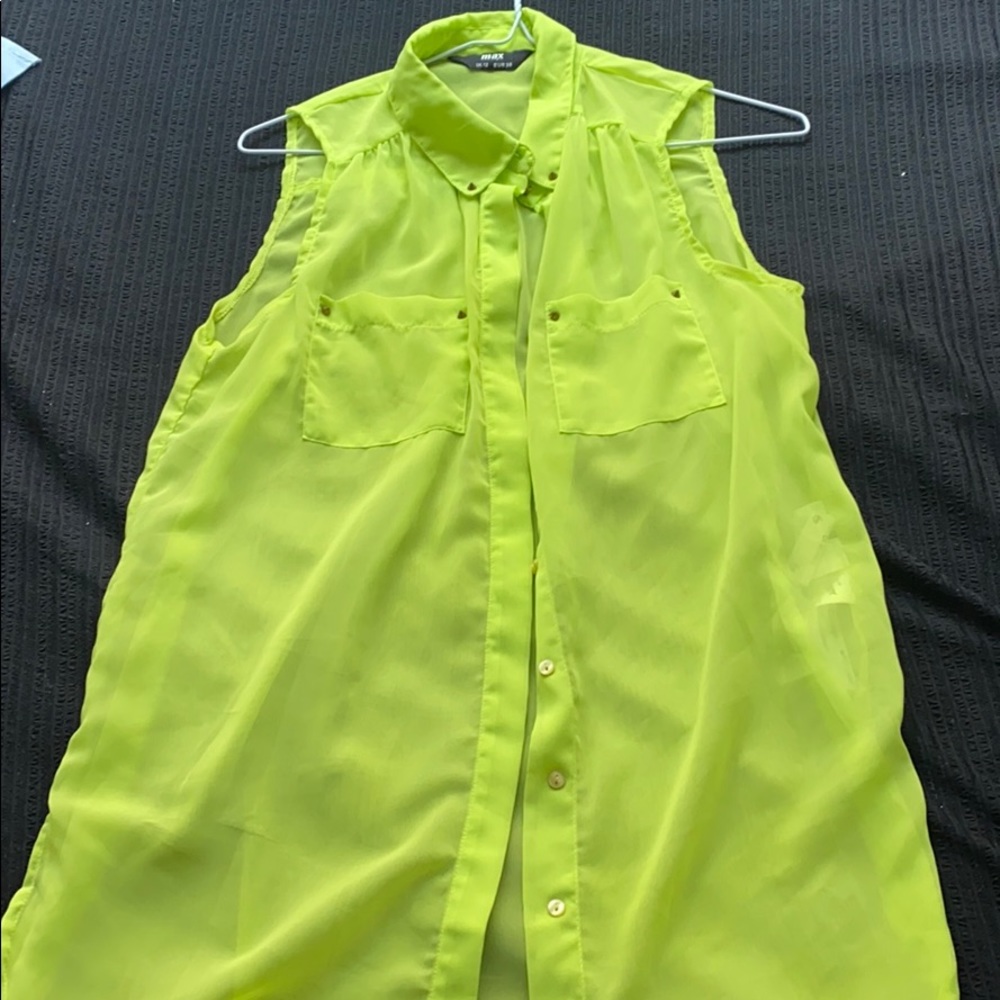 No sleeve, lime green shirt